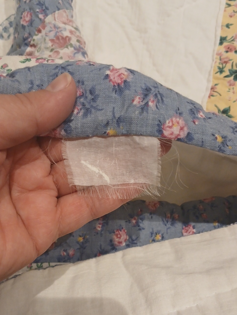🌸 Vintage Cottagecore Floral Patchwork Quilt 🌸 - Picture 8 of 8